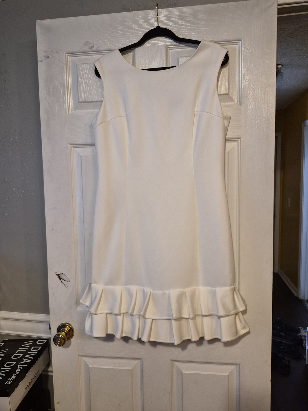 Elegant White Sleeveless Ruffle Hem Dress